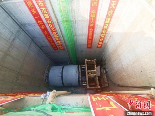 粤西地区直径最大顶管施工项目首段贯通